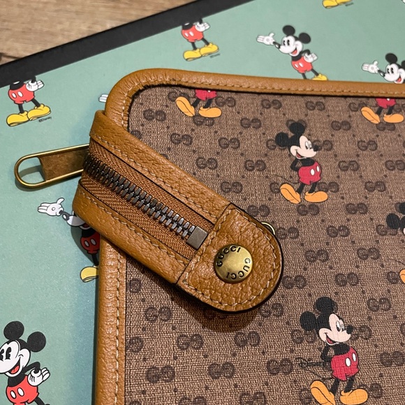 Gucci X Disney Mickey Mouse Leather Clutch Pouch LIKE NEW CONDITION - Picture 4 of 6